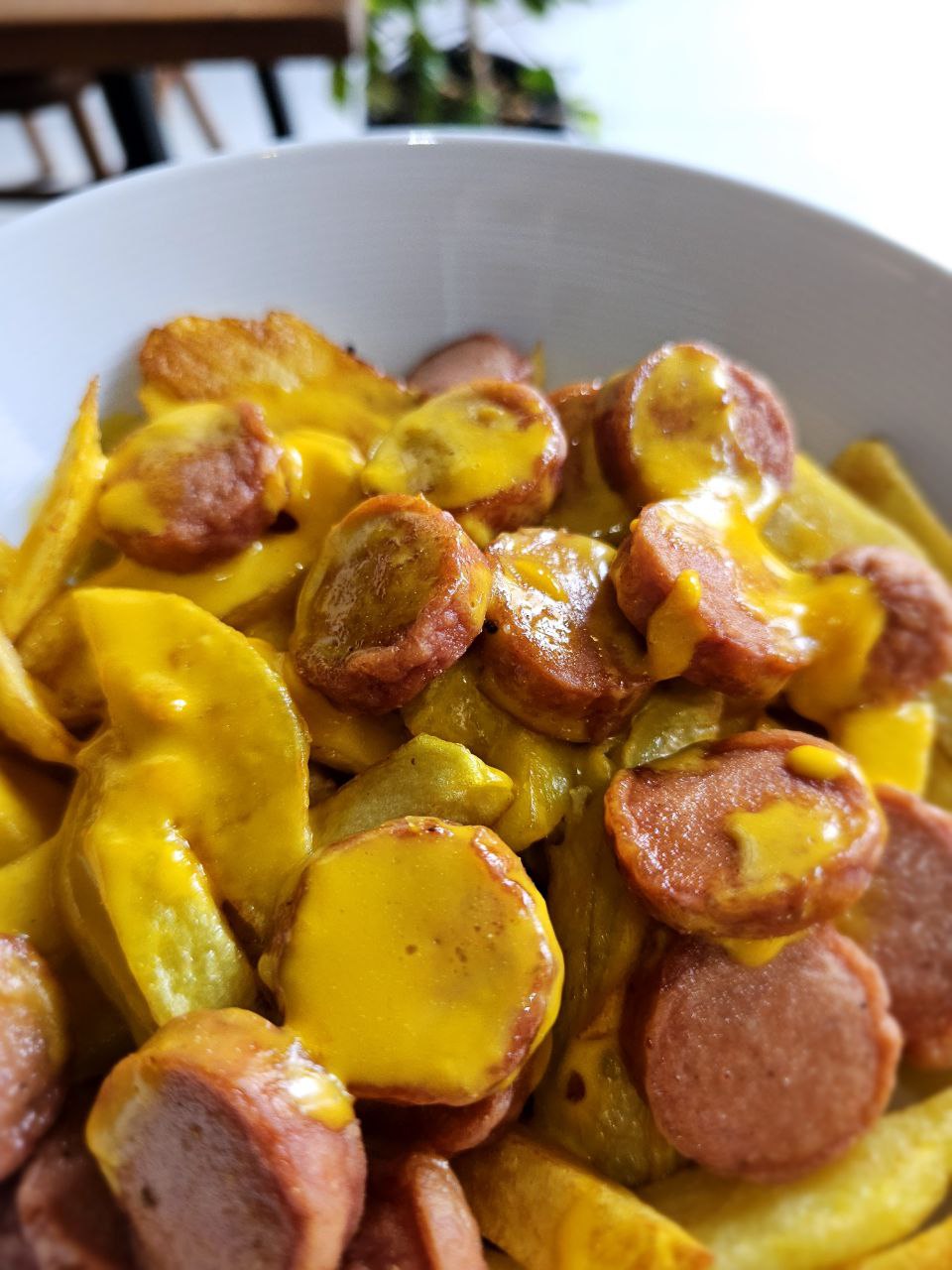 سیب‌زمینی با سوسیس 